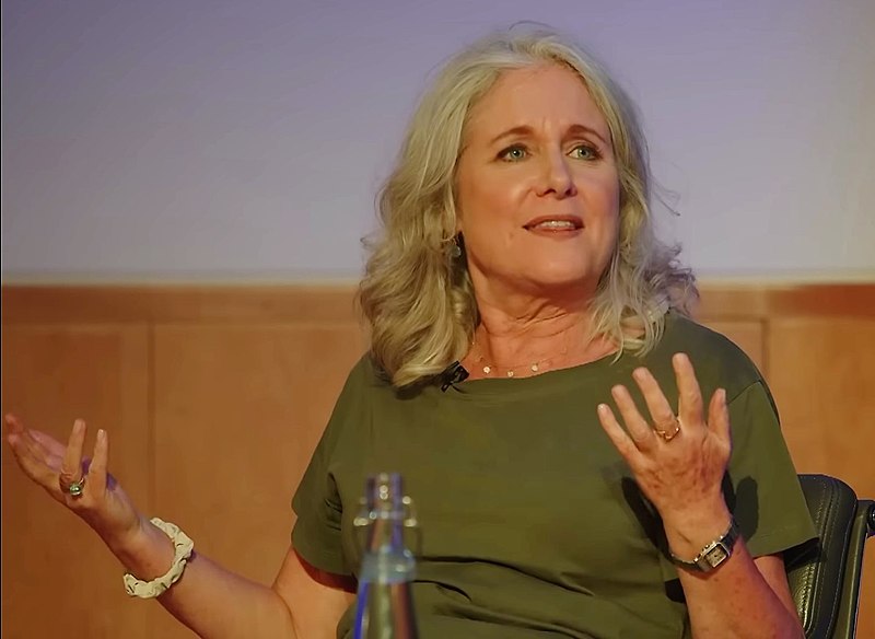 Jan Ravens speaking at a Harry Potter event.