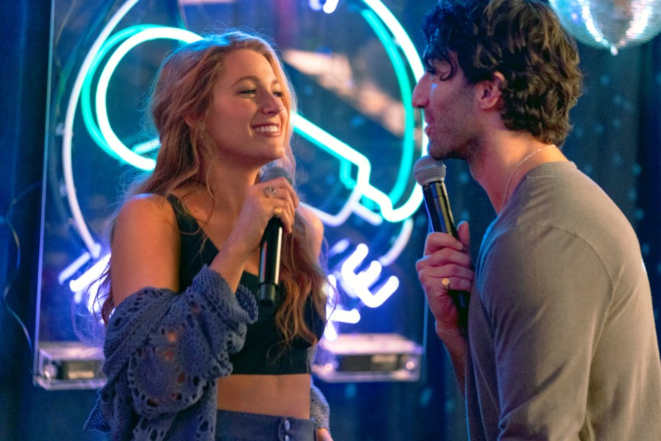 Blake Lively and Justin Baldoni singing karaoke in a scene from "It Ends With Us."