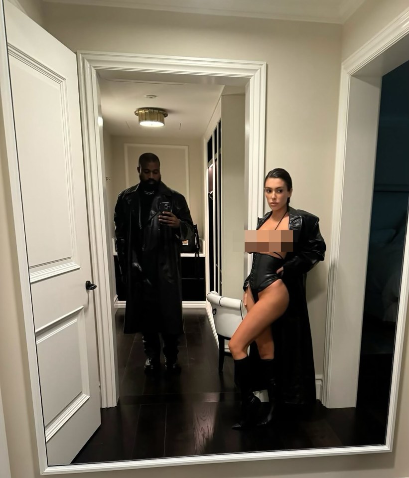 Kanye West and Bianca Censori in a mirror selfie.