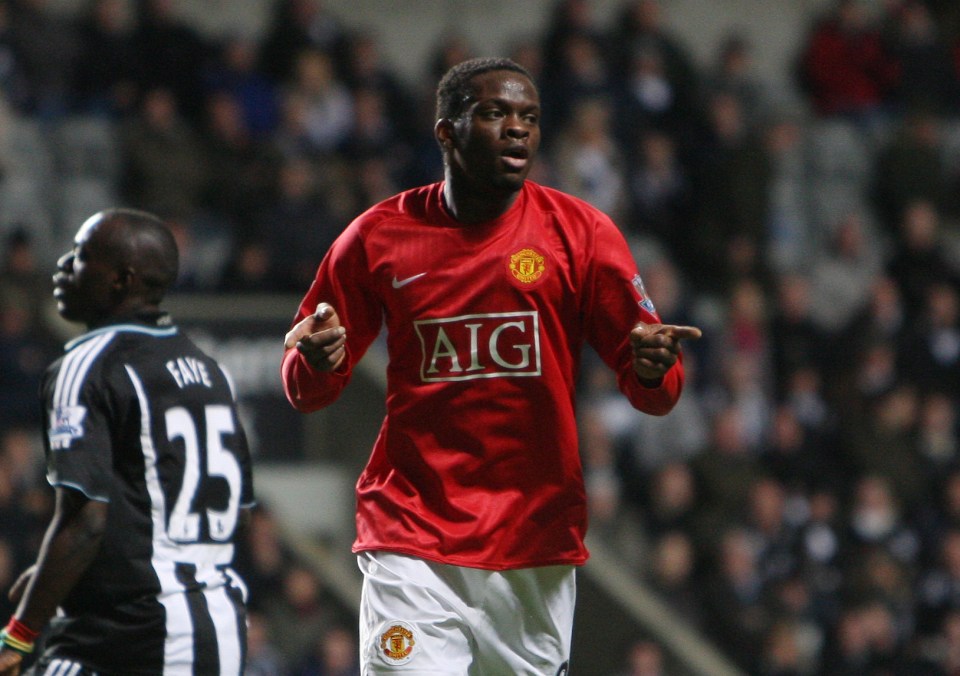 Louis Saha of Manchester United celebrating a goal.