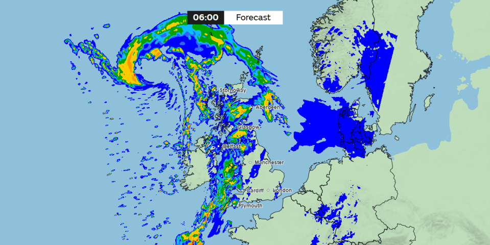 Weather forecast map showing precipitation across the British Isles.