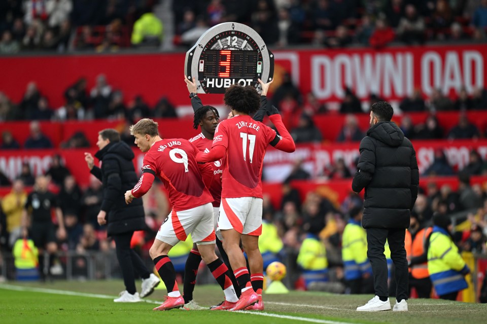 Rasmus Hojlund and Joshua Zirkzee of Manchester United being substituted into a match.