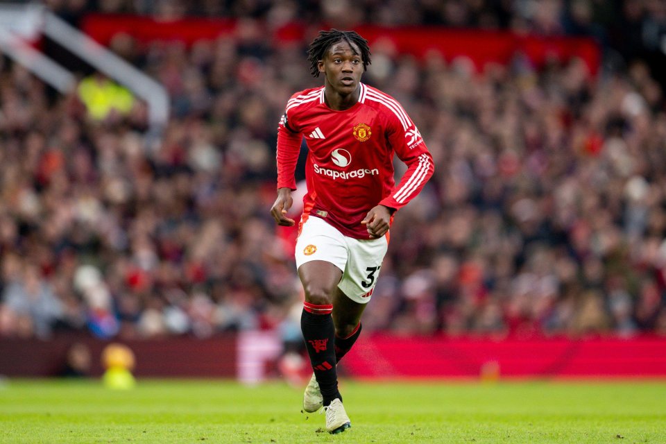 Kobbie Mainoo of Manchester United running on the field.