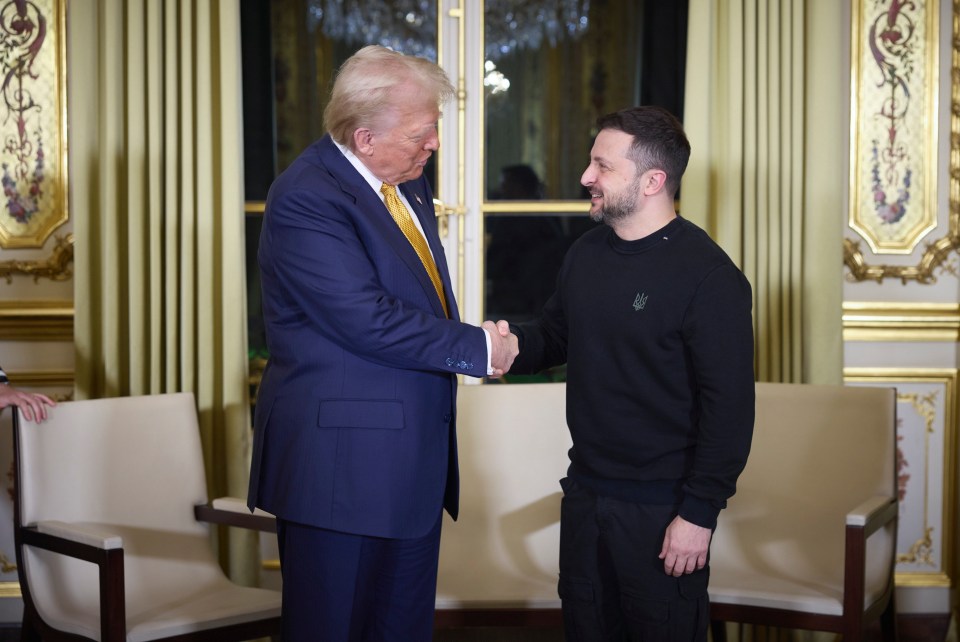 Donald Trump and Volodymyr Zelensky shaking hands.