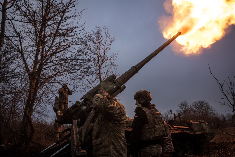 Ukrainian soldiers firing a howitzer.