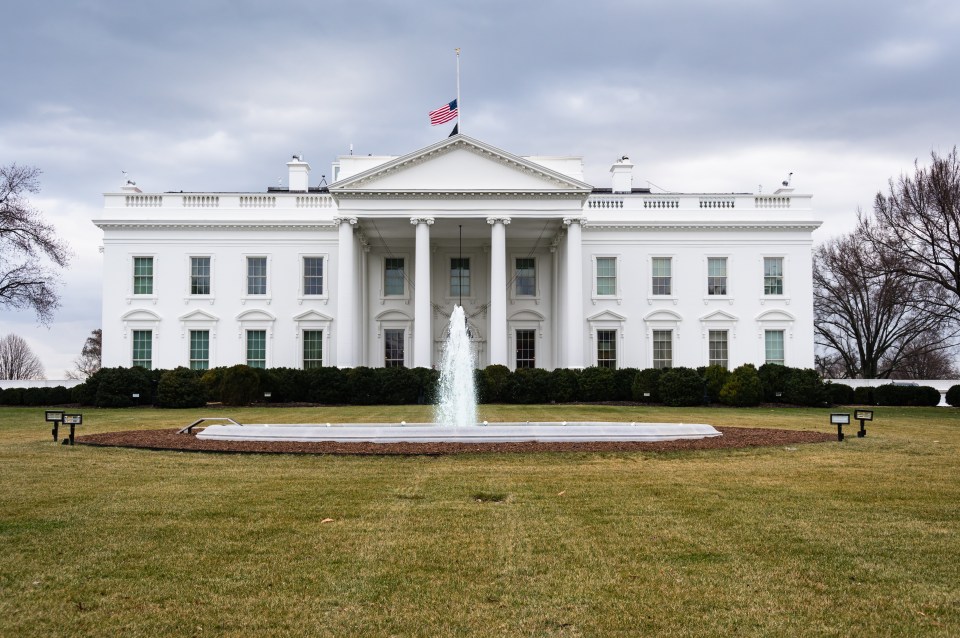 The White House in Washington, D.C. with a fountain in the foreground.