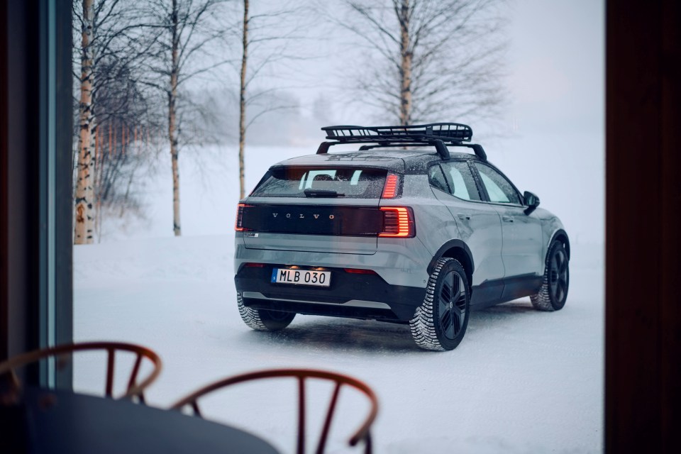 Volvo EX30 Cross Country in the snow.