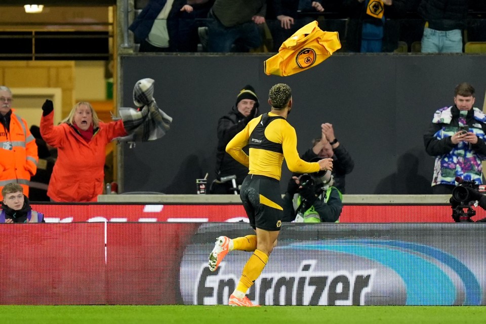 Matheus Cunha celebrating a goal at a soccer match.