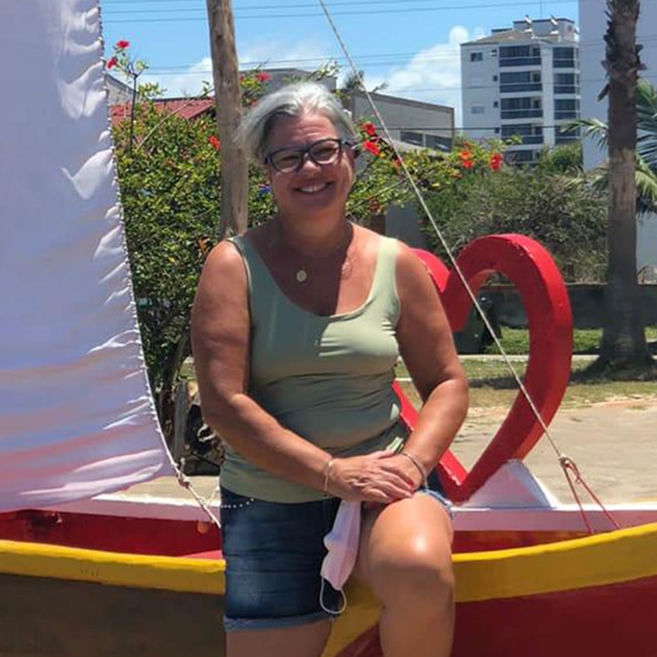 Zeli Terezinha Silva dos Anjos sitting on a small boat.