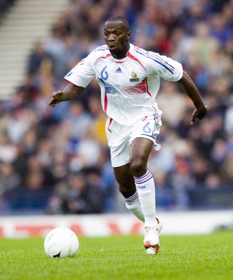 Claude Makélélé, number 6, playing soccer for France.