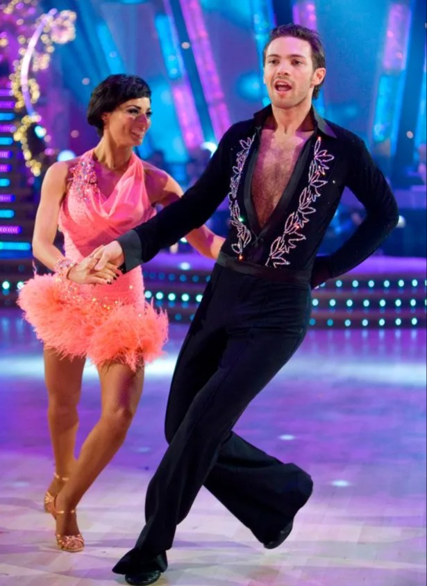 Matt DiAngelo and Flavia Cacace dancing.