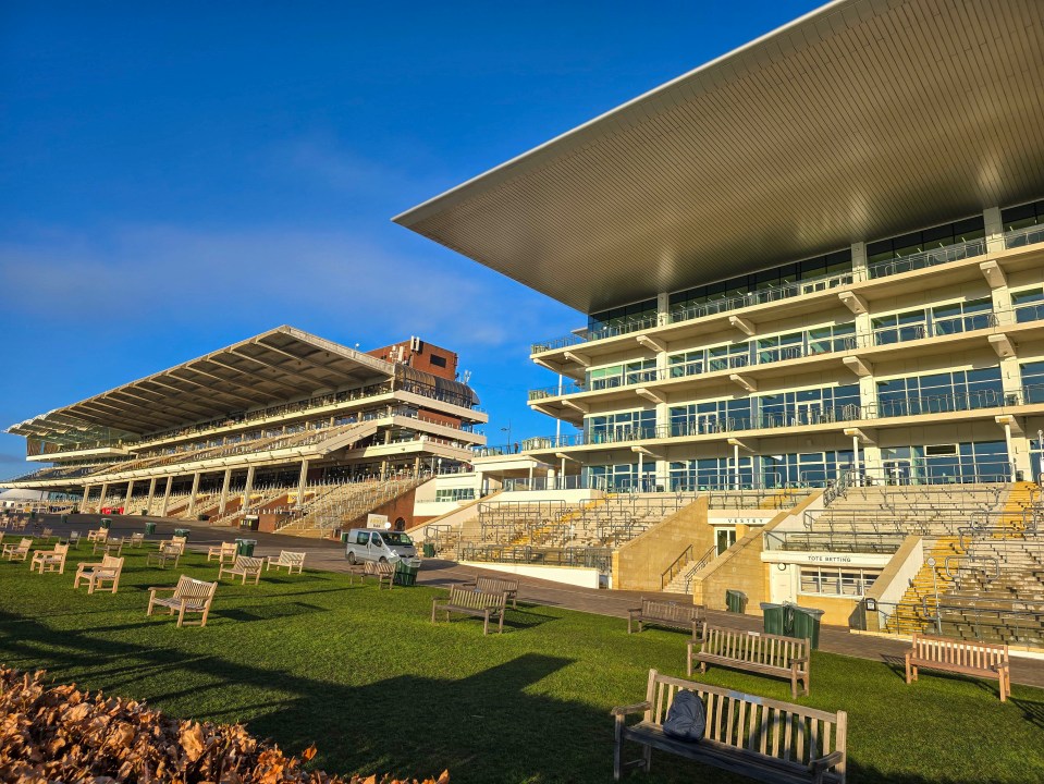 General views of Cheltenham Racecourse on day three of the Cheltenham Festival 2025. Pictured: gv,general view Ref: BLU_S8214811 130325 NON-EXCLUSIVE Picture by: / SplashNews.com Splash News and Pictures USA: 310-525-5808 UK: 020 8126 1009 eamteam@shutterstock.com World Rights