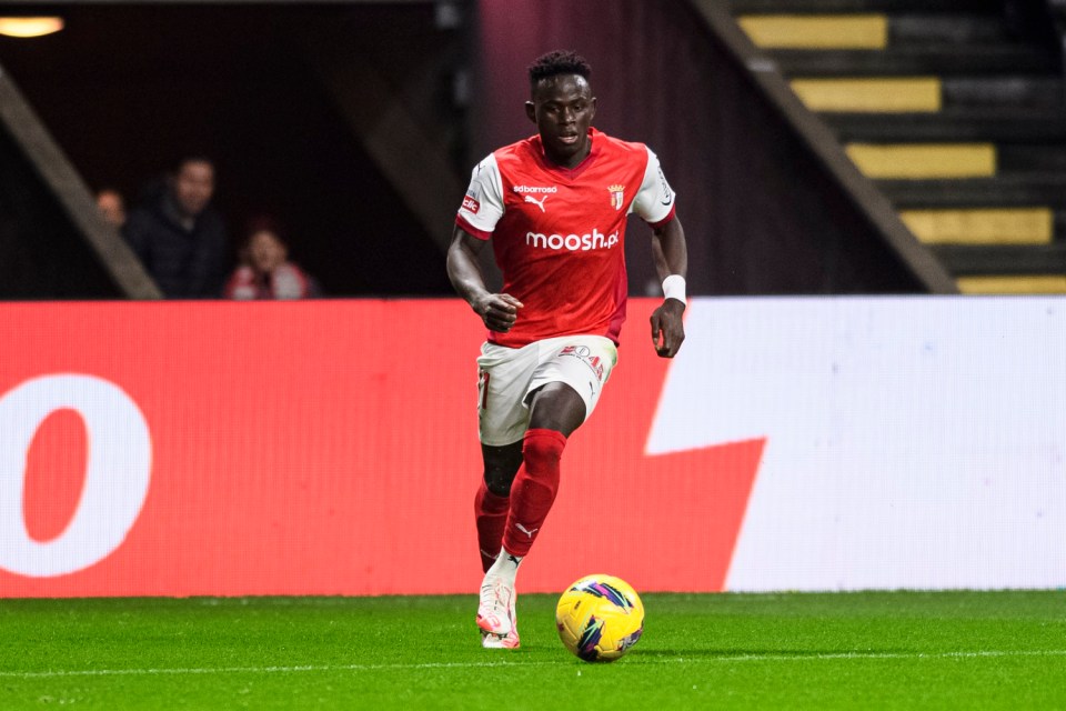 BRAGA, PORTUGAL - FEBRUARY 21: Roger Fernandes of Braga drives the ball during the Liga Portugal Betclic match between Sporting Clube de Braga and CD Nacional at Estadio Municipal de Braga on February 21, 2025 in Braga, Portugal. (Photo by Miguel Lemos/Eurasia Sport Images/Getty Images)