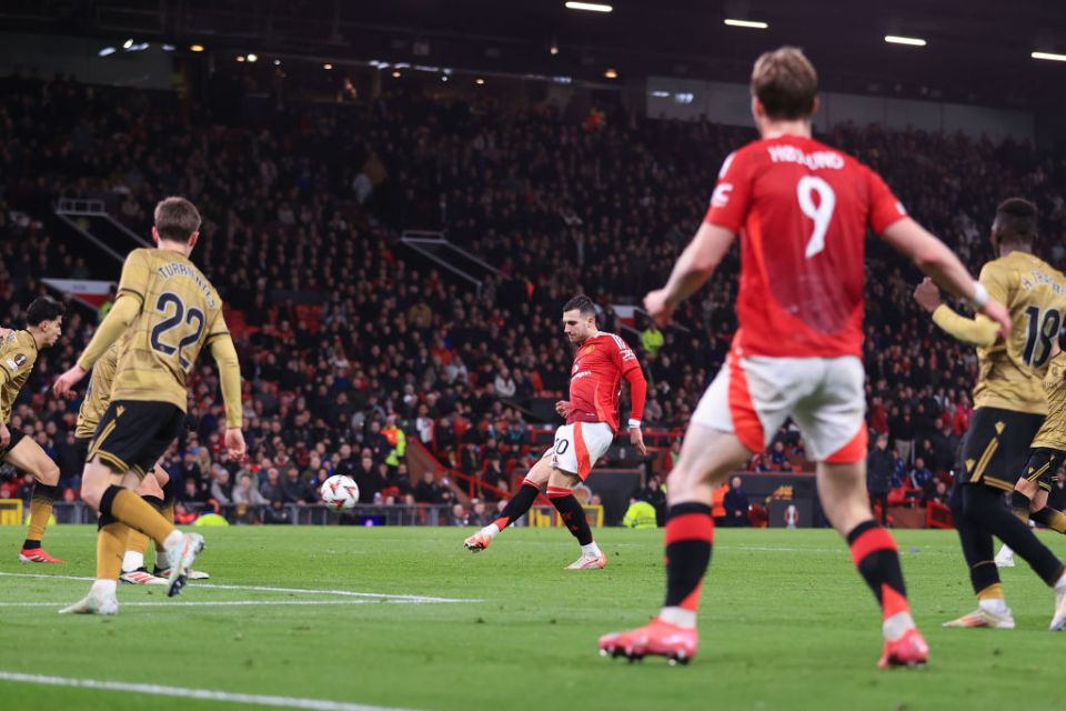 MANCHESTER, ENGLAND - MARCH 13: Diogo Dalot of Manchester United scores their 4th goal during the UEFA Europa League 2024/25 Round of 16 Second Leg match between Manchester United and Real Sociedad de Futbol at Old Trafford on March 13, 2025 in Manchester, England. (Photo by Simon Stacpoole/Offside/Offside via Getty Images)